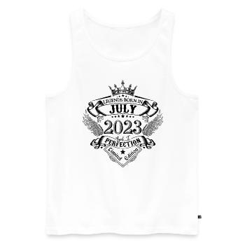 2023 Juli 2023 Geburtstag Juli 2023 - Männer Premium Bio Tank Top - Weiß - Vorne - Michal (187cm)