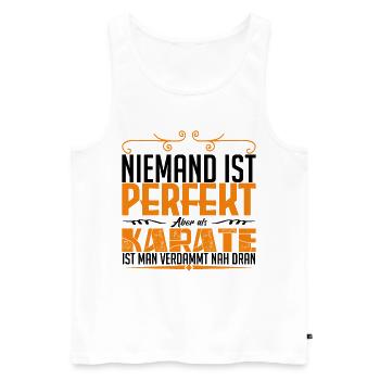 Karate Kampfsport Niemand ist perfekt aber als - Männer Premium Bio Tank Top - Weiß - Vorne - Michal (187cm)
