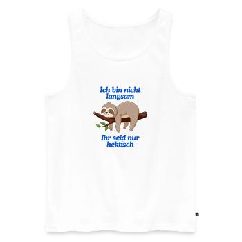 Lustiges Faultier T-Shirt | Langsam & Humor - Männer Premium Bio Tank Top - Weiß - Vorne - Michal (187cm)