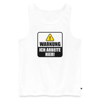 Warnung ich arbeite hier Spruch die Arbeit - Männer Premium Bio Tank Top - Weiß - Vorne - Michal (187cm)