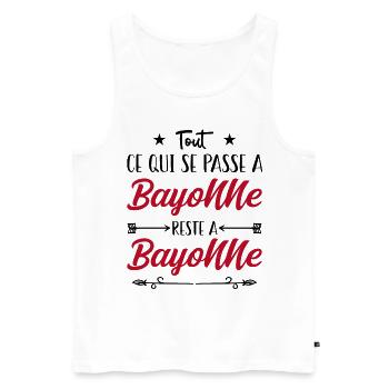 Tout ce qui se passe a Bayonne reste a Bayonne. - Débardeur bio Premium Homme - blanc - Devant - AI Model Male 178 light (178cm)