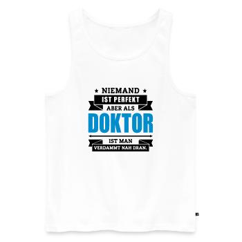 Funshirt Doktor - Männer Premium Bio Tank Top - Weiß - Vorne - AI Model Male 178 light (178cm)