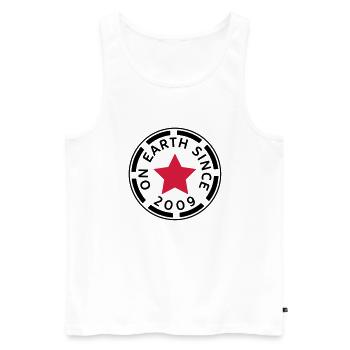 on earth since 2009 (uk) - Men's Premium Organic Tank Top - white - Front - Michal (187cm)