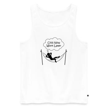 Männchen in Hängematte "CHILL NOW WORK LATER" - Männer Premium Bio Tank Top - Weiß - Vorne - Michal (187cm)