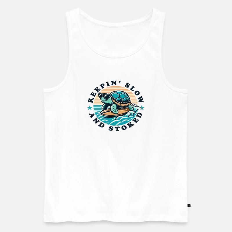 Surfende Schildkröte Keepin Slow and Stoked - Männer Premium Bio Tank Top - Weiß