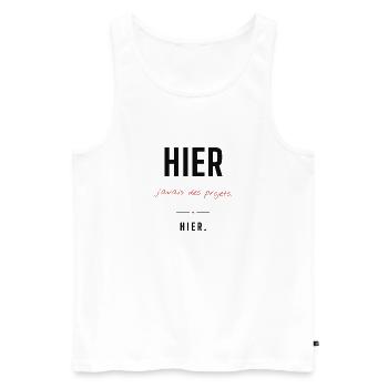 Hier, j'avais des projets – Typo rouge - Débardeur bio Premium Homme - blanc - Devant - AI Model Male 178 light (178cm)