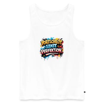 Fortschritt statt Perfektion - Männer Premium Bio Tank Top - Weiß - Vorne - Michal (187cm)