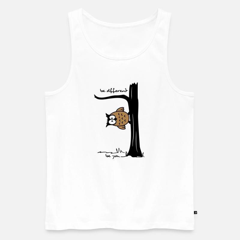 Eule auf Baum "be different, be you" - Männer Premium Bio Tank Top - Weiß