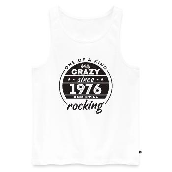 One Of A Kind Totally Crazy Since 1976 Rocking - Männer Premium Bio Tank Top - Weiß - Vorne - Michal (187cm)