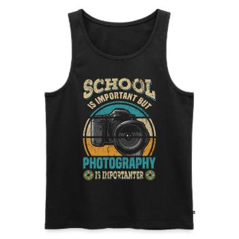 Schule ist wichtig, aber Fotografie ist wichtig - Männer Premium Bio Tank Top - Schwarz - Vorne - Michal (187cm)