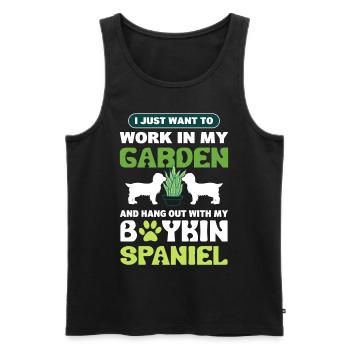 In meinem Garten arbeiten und mit meinem Boykin - Männer Premium Bio Tank Top - Schwarz - Vorne - AI Model Male 178 light (178cm)