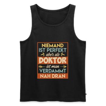 Doktor 2022 Promotion promovieren Doktortitel - Männer Premium Bio Tank Top - Schwarz - Vorne - Michal (187cm)