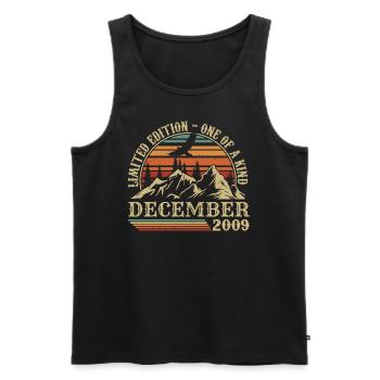 Jahrgang Dezember 2009, Genial seit Dezember 2009 - Männer Premium Bio Tank Top - Schwarz - Vorne - Michal (187cm)