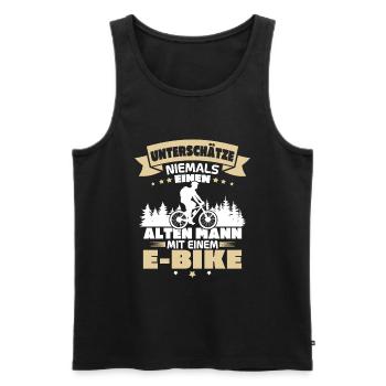 Alten mann mit einem e bike - Männer Premium Bio Tank Top - Schwarz - Vorne - Michal (187cm)