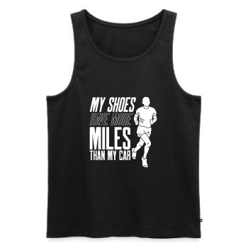Laufen Schuhe haben mehr Meilen als mein Auto - Männer Premium Bio Tank Top - Schwarz - Vorne - Michal (187cm)