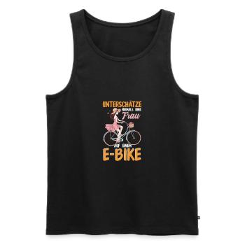 Unterschätze niemals eine Frau auf einem E-Bike - Männer Premium Bio Tank Top - Schwarz - Vorne - Michal (187cm)