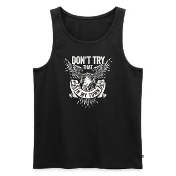 Versuchen Sie das in einer Kleinstadt American Flag Eagle - Männer Premium Bio Tank Top - Schwarz - Vorne - Michal (187cm)