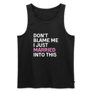 Don't Blame Me I Just Married Into This - Männer Premium Bio Tank Top - Schwarz - Vorne - Michal (187cm)