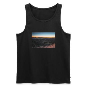Couleurs du coucher de soleil sur la chaîne de montagnes Agrafa en Grèce - Débardeur bio Premium Homme - noir - Devant - AI Model Male 178 light (178cm)