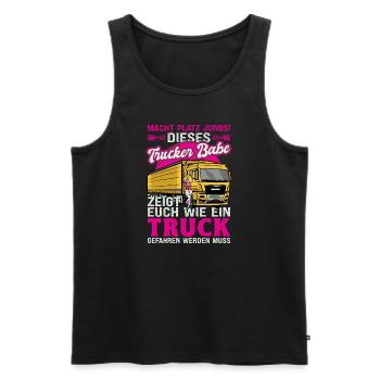 Trucker Babe Zeigt Euch Man Einen Truck Fährt - Männer Premium Bio Tank Top - Schwarz - Vorne - Michal (187cm)