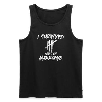 Ich habe 5 Jahre Ehe komisch überlebt - Männer Premium Bio Tank Top - Schwarz - Vorne - Michal (187cm)