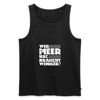 Wer Meer hat, braucht weniger! Nordsee - Ostsee - Männer Premium Bio Tank Top - Schwarz - Vorne - Michal (187cm)