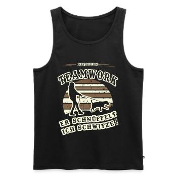 Mantrailing Teamwork Er schnüffelt Ich Schwitze - Männer Premium Bio Tank Top - Schwarz - Vorne - Michal (187cm)