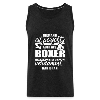 Niemand ist perfekt - Boxer - Spruch - Männer Premium Bio Tank Top - Anthrazit - Vorne - AI Model Male 185 dark (185cm)
