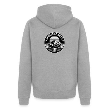 Adventure Awaits – Art de voyage vintage avec emblème de montagne - Veste à capuche bio Premium Unisexe - gris chiné - Dos - Nico (187cm)