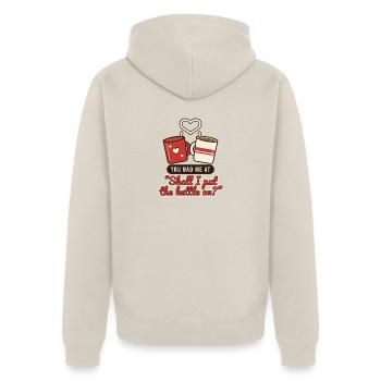 Du hattest mich bei 'Soll ich den Wasserkocher anstellen?' - Unisex Premium Bio Zip Hoodie - Beige - Hinten - Thijin (182cm)