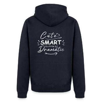 Niedlich, klug und ein bisschen dramatisch - Unisex Premium Bio Zip Hoodie - Navy - Hinten - Nico (187cm)