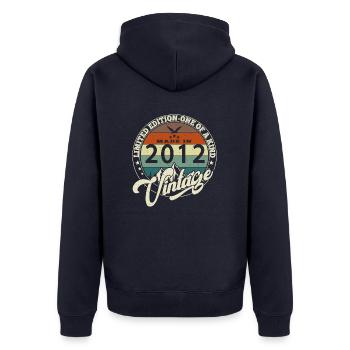 Jahrgang 2012 Best of 2012 - 13 Jahre alter Geburtstag - Unisex Premium Bio Zip Hoodie - Navy - Hinten - Nico (187cm)