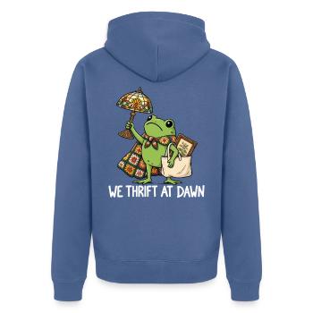 Thrift at Dawn: Froggy Chic - Unisex Premium Bio Zip Hoodie - Taubenblau - Hinten - Nico (187cm)