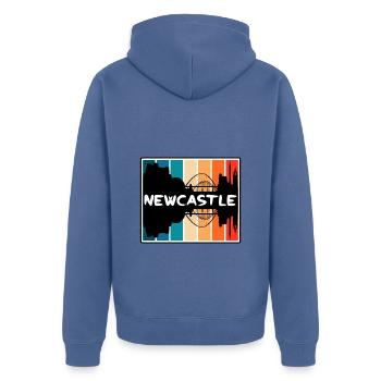 Newcastle England Skyline Silhouette Reise Souven - Unisex Premium Bio Zip Hoodie - Taubenblau - Hinten - Nico (187cm)