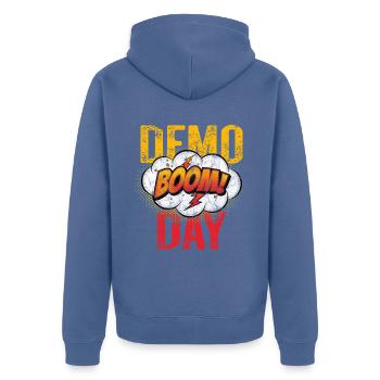 Boom Demo Day Team Mitglied in Farbe - Unisex Premium Bio Zip Hoodie - Taubenblau - Hinten - Nico (187cm)