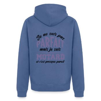 Je ne suis pas parfait mais je suis motard - Veste à capuche bio Premium Unisexe - bleu pigeon - Dos - Nico (187cm)