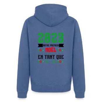 Notre premier Noël en tant que M. et Mme 2023 - Veste à capuche bio Premium Unisexe - bleu pigeon - Dos - Nico (187cm)