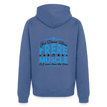 J'ai deux titres frère et Muscle. Cadeau frère. - Veste à capuche bio Premium Unisexe - bleu pigeon - Dos - Nico (187cm)