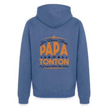 J'ai deux titres Papa et Tonton, Cadeau Papa. - Veste à capuche bio Premium Unisexe - bleu pigeon - Dos - Nico (187cm)