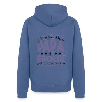J'ai deux titres Papa et Epoux, Cadeau Papa. - Veste à capuche bio Premium Unisexe - bleu pigeon - Dos - Nico (187cm)