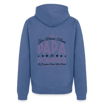J'ai deux titres Papa et Pompier, Cadeau Papa. - Veste à capuche bio Premium Unisexe - bleu pigeon - Dos - Nico (187cm)