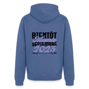 Annonce grossesse. bientôt Mamie Septembre 2023. - Veste à capuche bio Premium Unisexe - bleu pigeon - Dos - Nico (187cm)