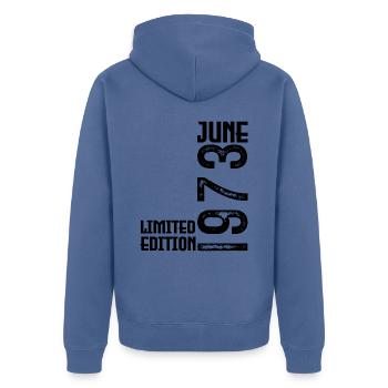 Geschenk Juni 1973 Geburtstag Juni 1973. Juni 1973 - Unisex Premium Bio Zip Hoodie - Taubenblau - Hinten - Nico (187cm)