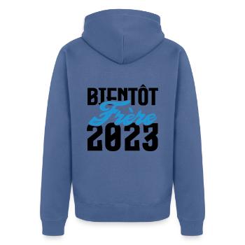 Cadeau Annonce grossesse bientôt Frère 2023. - Veste à capuche bio Premium Unisexe - bleu pigeon - Dos - Nico (187cm)