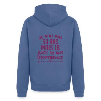 Je N ai Pas 50 ans Mais 18 ans - Veste à capuche bio Premium Unisexe - bleu pigeon - Dos - Nico (187cm)