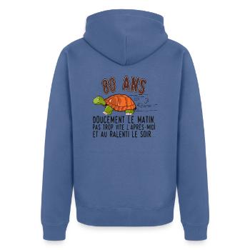 80 ans tortue anniversaire doucement vite ralenti - Veste à capuche bio Premium Unisexe - bleu pigeon - Dos - Nico (187cm)