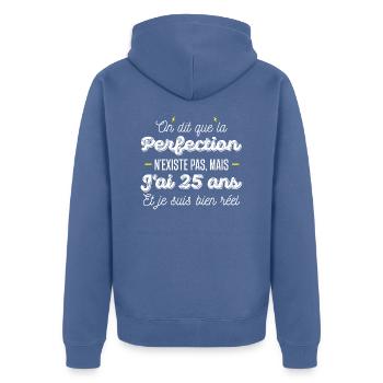 25 ans de perfection / humour anniversaire 25 ans - Veste à capuche bio Premium Unisexe - bleu pigeon - Dos - Nico (187cm)
