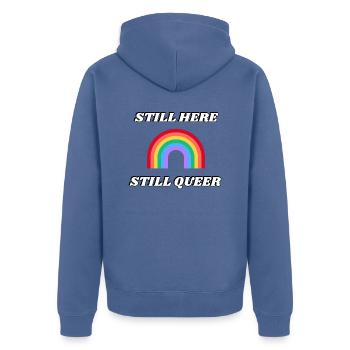 IMMER NOCH HIER NOCH QUEER - Unisex Premium Bio Zip Hoodie - Taubenblau - Hinten - Nico (187cm)