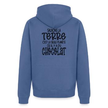 sauvons la terre ou il y a du chocolat - Veste à capuche bio Premium Unisexe - bleu pigeon - Dos - Nico (187cm)