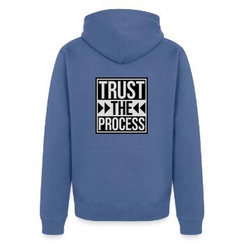 trust the process Zitat - Unisex Premium Bio Zip Hoodie - Taubenblau - Hinten - Nico (187cm)